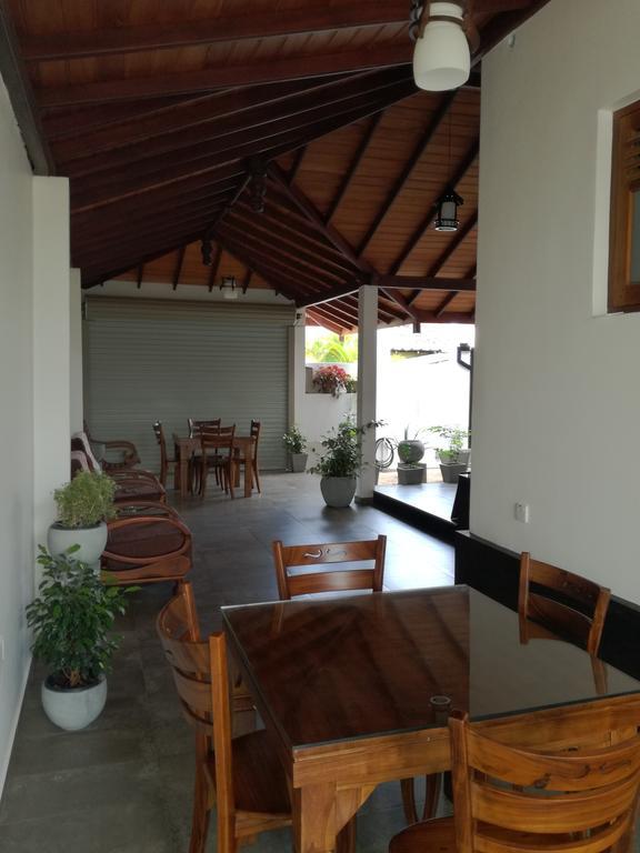 Bianco Terrace Hotel Negombo Esterno foto