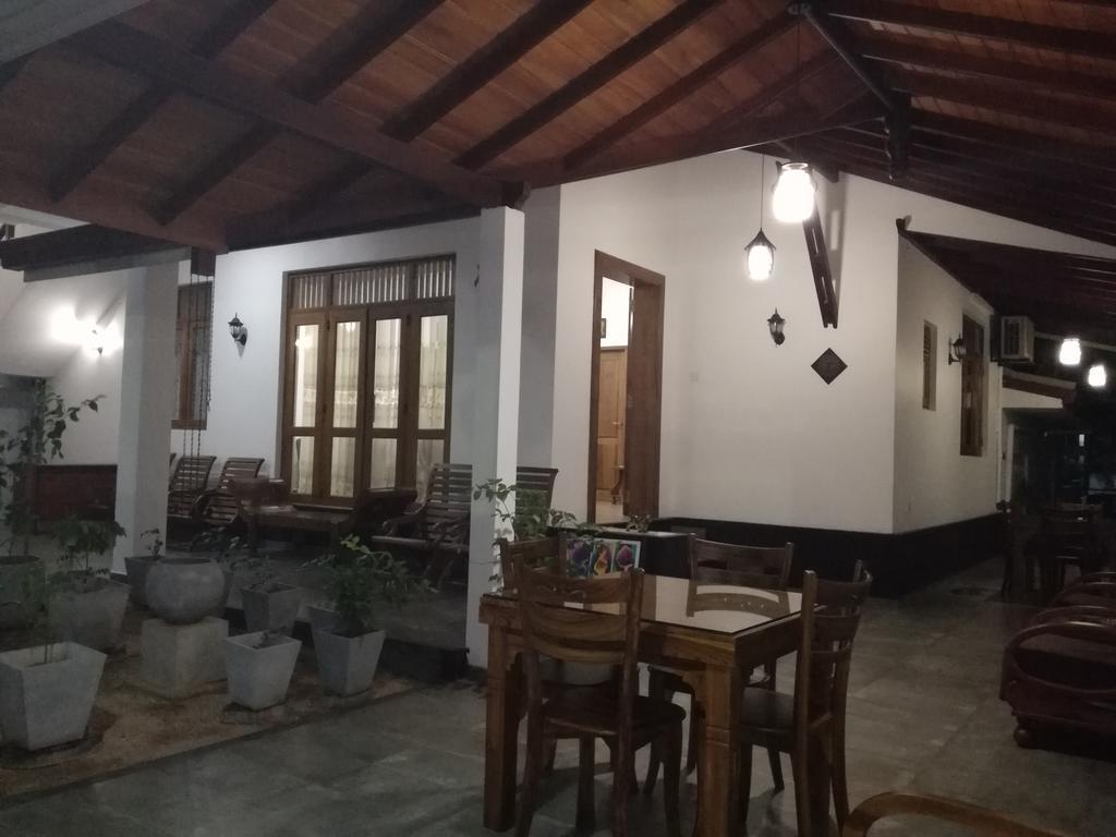 Bianco Terrace Hotel Negombo Esterno foto